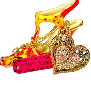 💖Betsey Johnson large pretty heart necklace